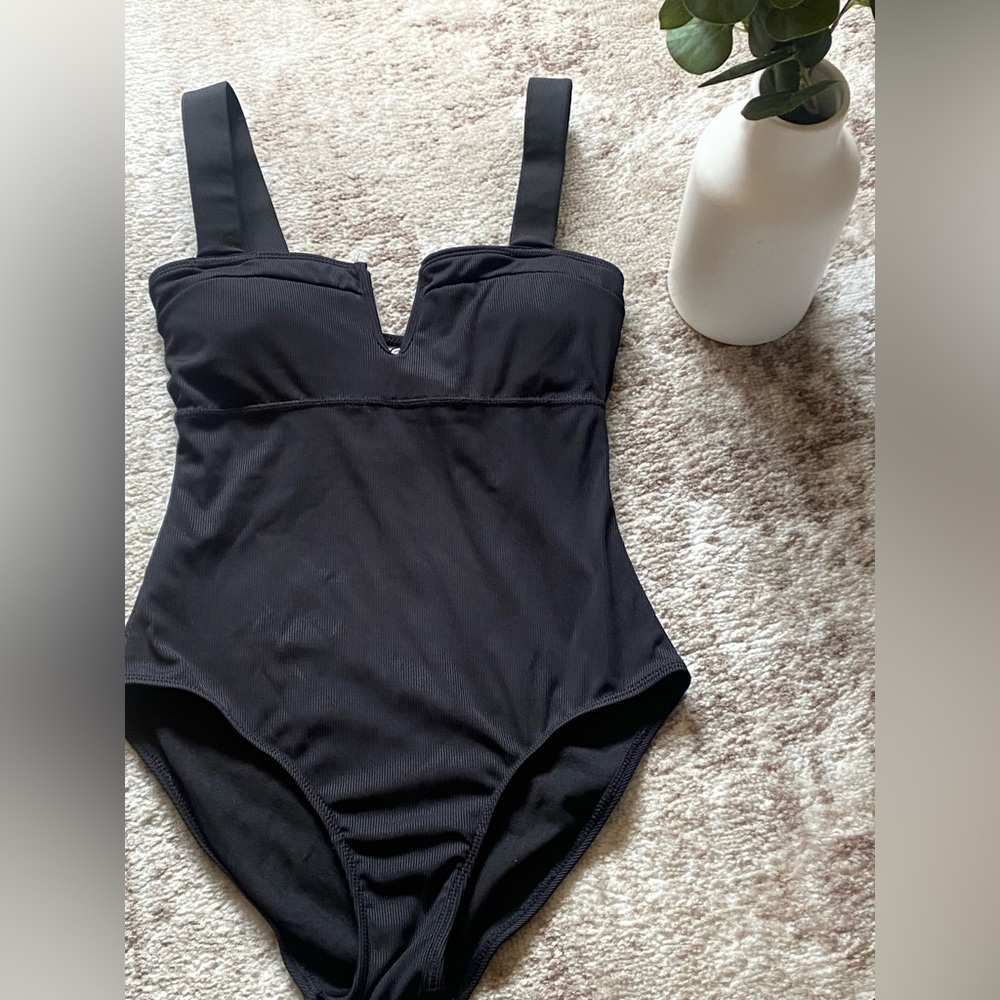 Black Ribbed V Wire Scoop One Piece Bathing Suit